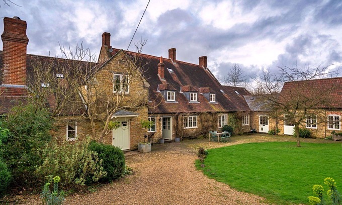 Wincanton House | Beautiful villa for 16 people with WIFI, terrace, pets allowed and parking
