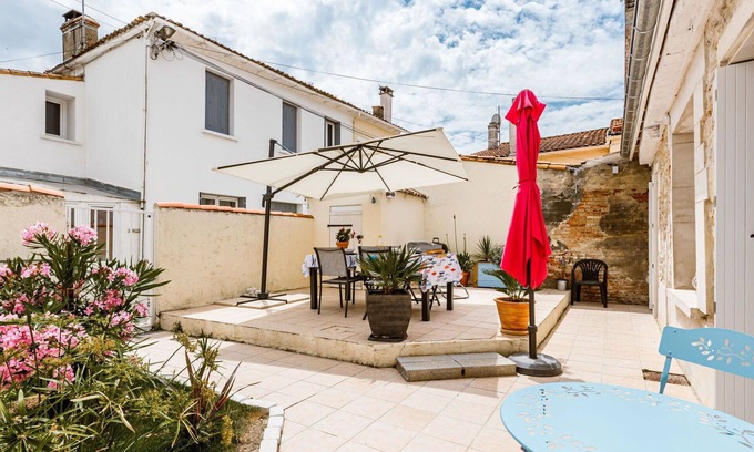 Arvert House | Beautiful villa for 4 guests with WIFI, TV, terrace and parking