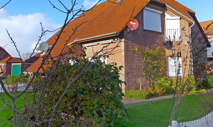 Norddeich House | Beautiful villa for 4 people with WIFI, TV, terrace and parking