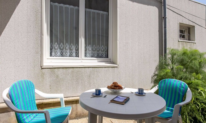 Cleder House | Beautiful villa for 2 guests with TV, patio and parking