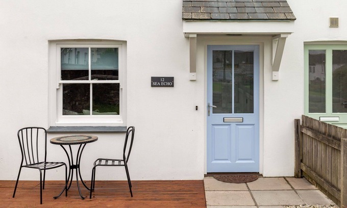 Charlestown House | Beautiful villa for 4 guests with WIFI, TV and patio