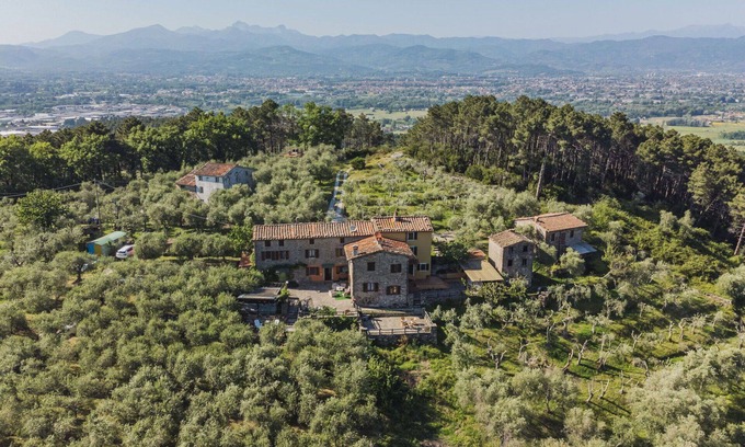 Vorno House | Beautiful villa for 6 guests with patio and parking