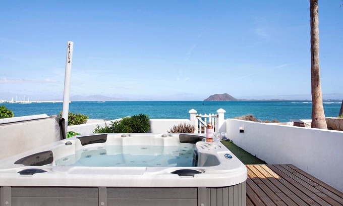 Corralejo Villa | Beautiful Villa “Luxury Oceanfront” Directly by the Beach with Sea View