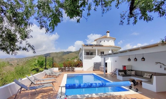 Benamargosa Villa | Beautiful villa with breathtaking views