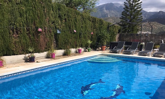 Vinuela Villa | Beautiful Villa with 10 metre X 6 Metre Private Pool, Lake & Mountain Views.