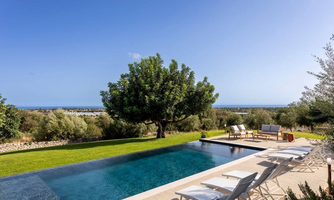 Modica Villa | Beautiful villa with pool, jacuzzi and panoramic view of the countryside.