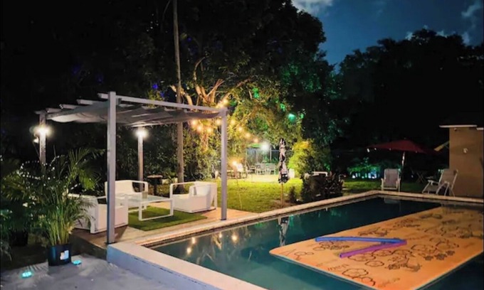 Golden Glades House | Beautiful Villa with Pool in awesome Miami!