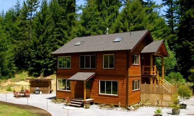 Butte Ski Chalet | Beautiful, Warm & Welcoming-Redwoods, River, Beaches includes Hot tub
