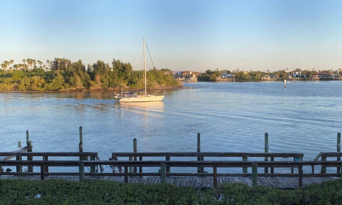 New Smyrna Beach Condo | Beautiful Waterfront Condo.Watch the boats and dolphins!