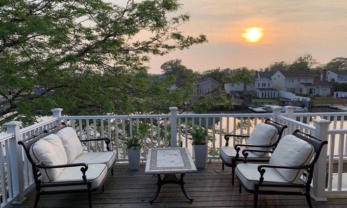 Harbor Isle House | Beautiful Waterfront Home Near The Beach