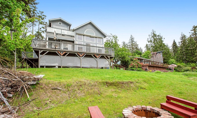 Agate House | Beautiful waterfront gem with gas grill, fast WiFi, shared pool & ideal location
