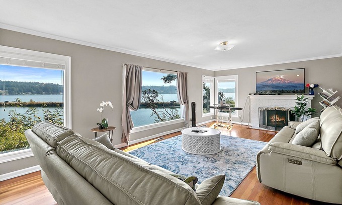 Burley House | Beautiful Waterfront House with Relaxing Kyak & Seafood(clams&oysters) available