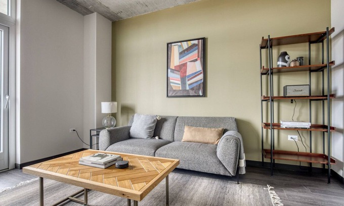 Near West Side Apartment | Beautiful West Loop Jr 1BR w/Gym, near Fulton Market, by Blueground