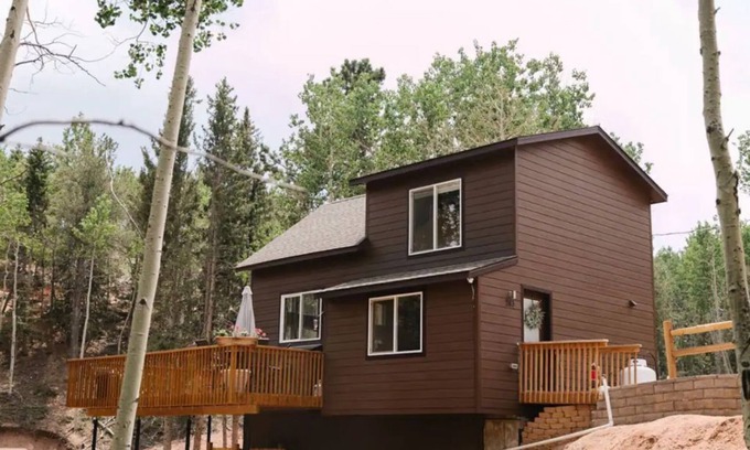 Woodland Park Ski Chalet | Beautiful Winter Getaway Among Aspen and Wildlife