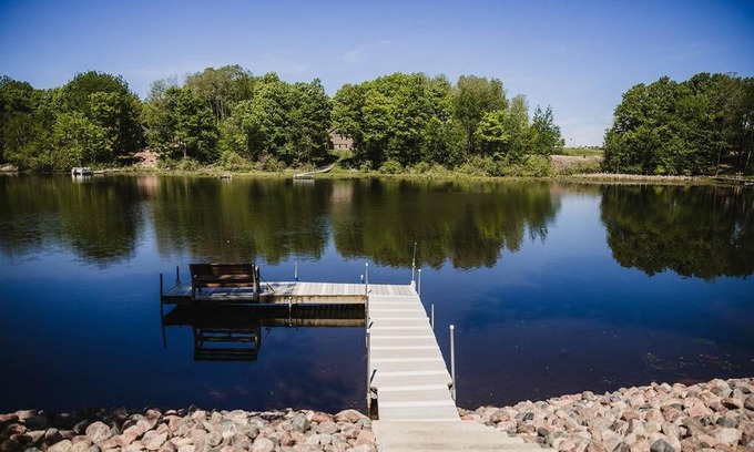 Townsend House | Beautiful Year Round Family Lake Home (sleeps 16+)