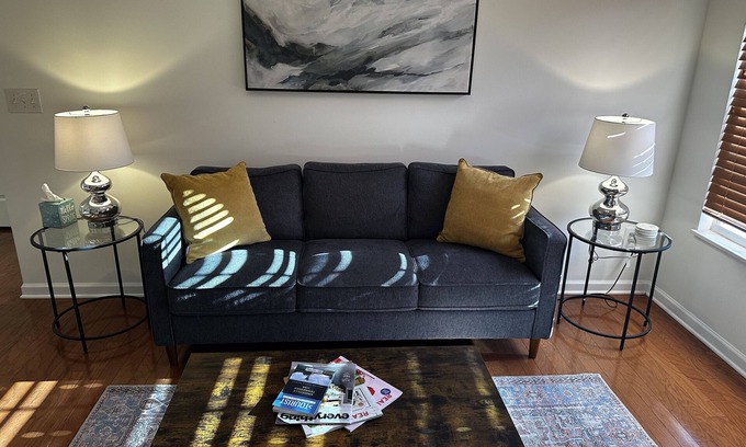 Knoxville Condo | Beautiful1 Bdr, 1.5 Bath Safe, Clean Condo Close to Major Hospitals & Downtown