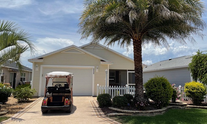 The Villages House | Beautifully 2/2 Dog-Friendly Patio Villa w/Golf Cart, BBQ, & FREE WiFi!