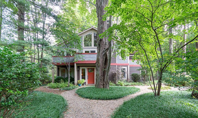 Harbert House | Beautifully Decorated, 5 True Bedrooms, Walk to Beach, Hot Tub, Firepit