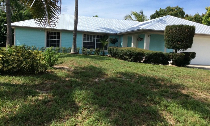 Rocky Point House | Beautifully decorated home in desirable Rocky Pt. area of Stuart close to water