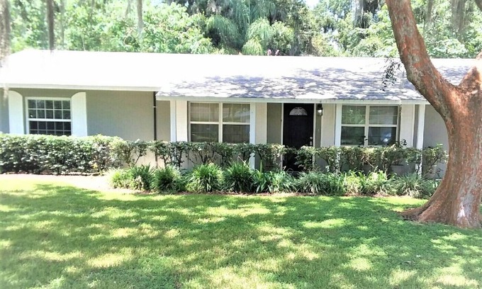 Ocala House | Beautifully Decorated Home in Quiet Neighborhood.