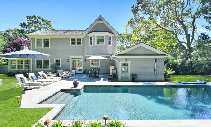 East Hampton House | Beautifully designed 4000 sq ft Hampton Traditional House, private pool,.