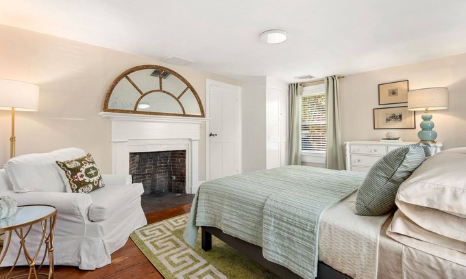 Portsmouth House | Beautifully Designed Guest House on Charming Aquidneck Island
