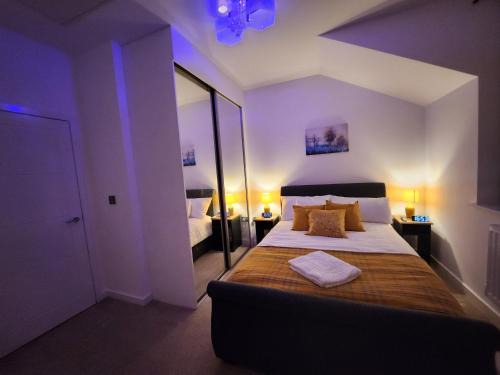 Trafford House | Beautifully Fab 3 bedroom 4 beds New home 8 guests Stretford Trafford