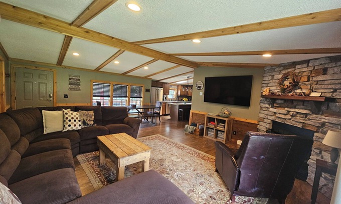 New Lisbon House | Beautifully fully remodeled cabin in the woods