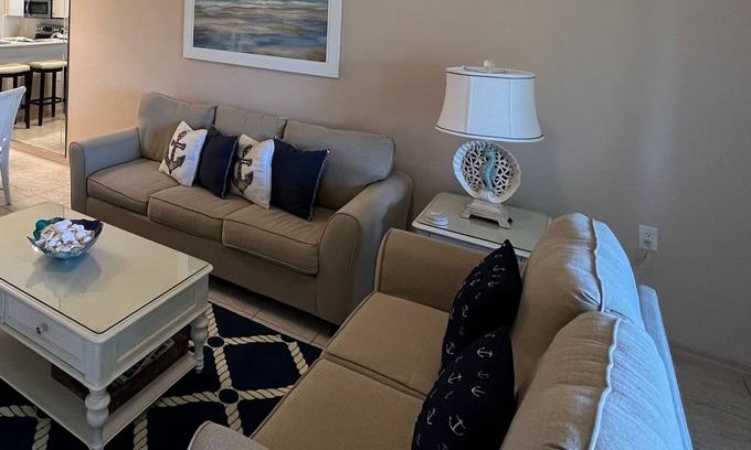Stoneybrook Condo | Beautifully furnished and decorated condo in Stoneybrook Estero