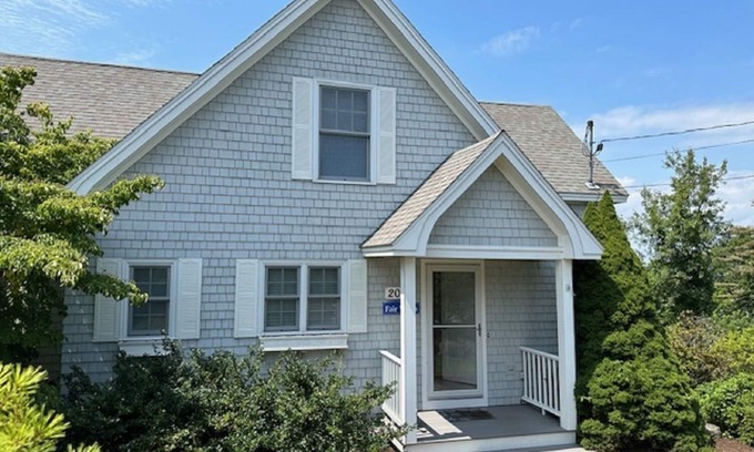 Mid-Coast and Islands House | Beautifully landscaped, Spacious home, conveniently located in Harpswell
