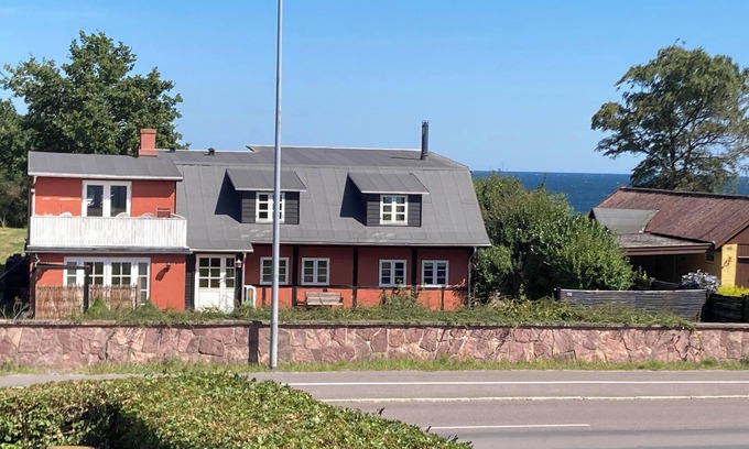 Sandkaas House | Beautifully located holiday home with a sea view.