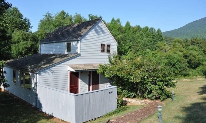 Nellysford House | Beautifully Located Wintergreen Resort home in the valley off 151