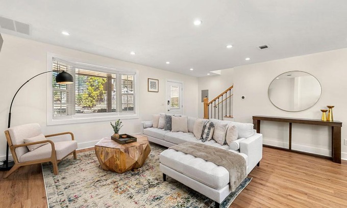 Norcross House | Beautifully Modern Newly-Renovated Cottage in Norcross