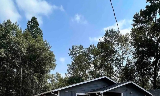 Eastside House | Beautifully remodeled 3 bed 2 bath fully fenced home