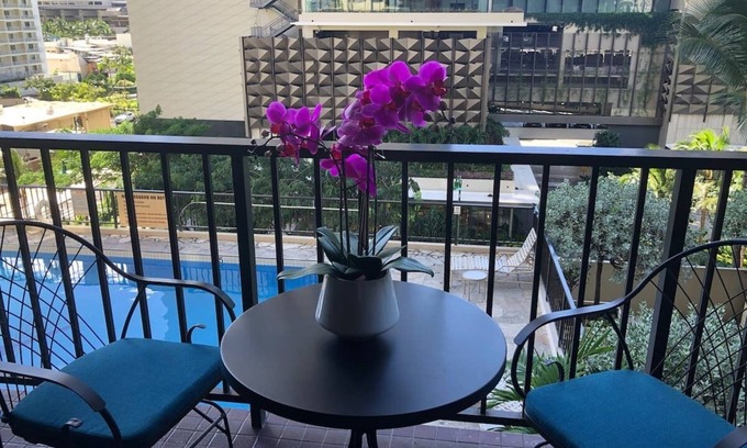 Waikiki Condo | Beautifully Remodeled Modern Condo + Free Parking Waikiki