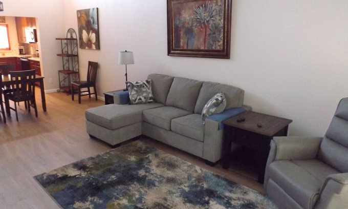 Fountain Hills House | Beautifully Renovated in 2024, Quiet Neighborhood, Walk to the Famous Fountain.