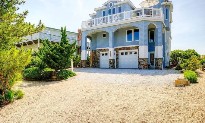 Harvey Cedars House | Beautifully renovated ocean front home in Harvey Cedars