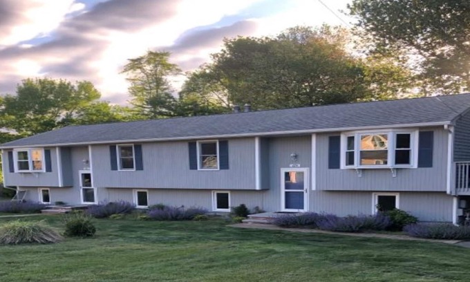 Bonnet Shores House | Beautifully renovated property in Narragansett