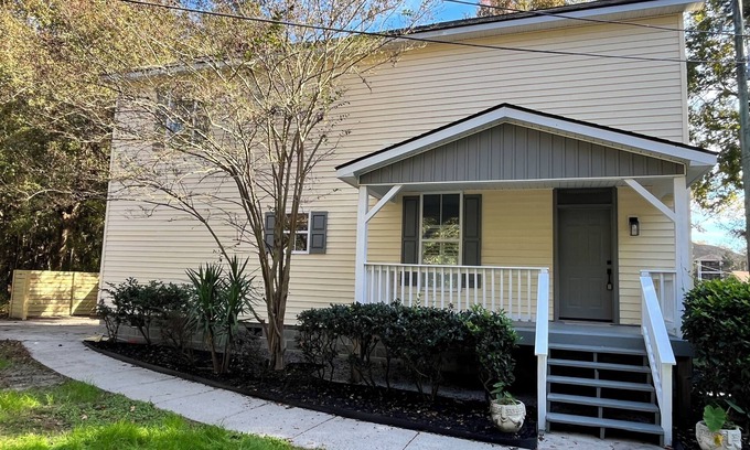 West Ashley House | Beautifully renovated, walkable home in Charleston - close to everything!