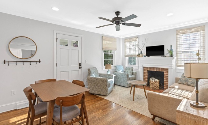 Greenville House | Beautifully Renovated Cottage Style Home - 5 Mins from Downtown
