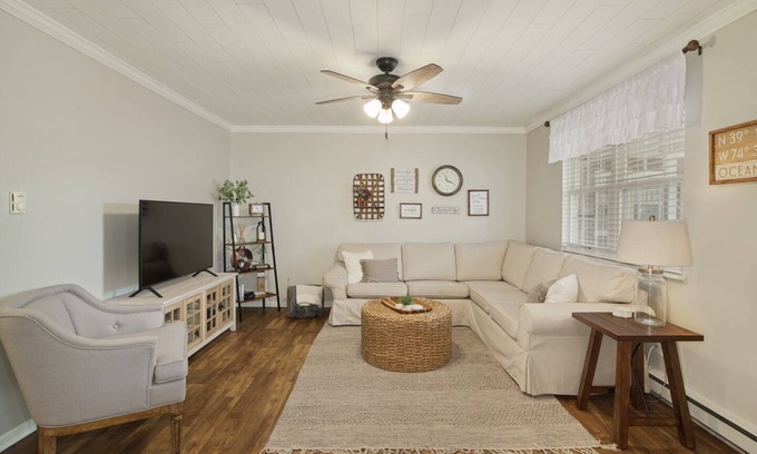 North End Condo | Beautifully Renovated Beach-Block Condo! Steps away from Boardwalk & BEACH!