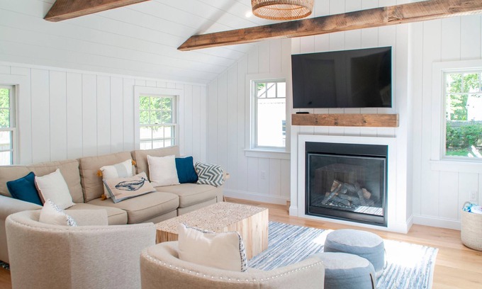 Wianno House | Beautifully Renovated Cape Cottage with Pool!