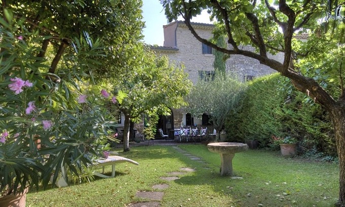 Venasque House | Beautifully renovated 16th century house in stunning hilltop village in Provence