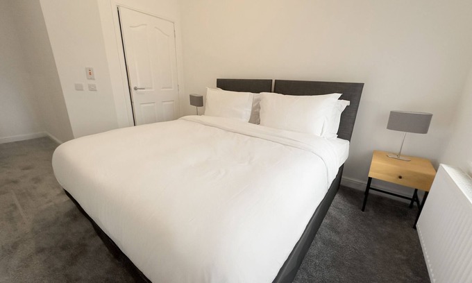 Airdrie Apartment | Beautifully renovated, modern 1 bedroom house