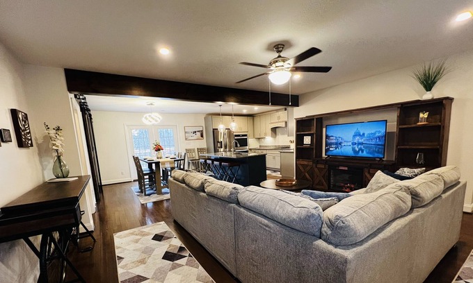 Jonesville House | Beautifully renovated home in the heart of Elkin