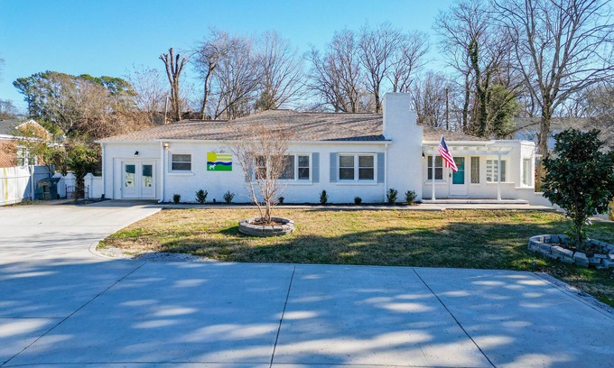Columbia House | Beautifully renovated home close to Woodland Park, MRH and downtown.
