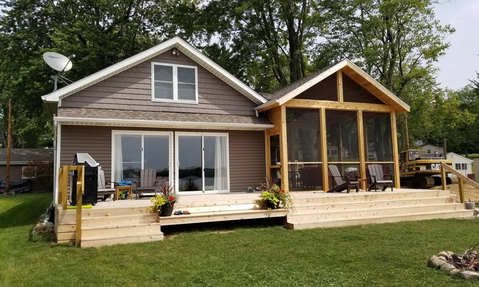 Marcellus House | Beautifully renovated lakefront house 2 hrs from Chicago on 600 acre lake