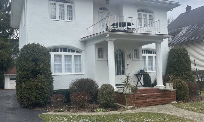 Rochester House | Beautifully Renovated 4BR Single Family Home. Sleeps 9 Pets Welcome: Brighton