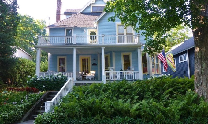 Bay View Cottage | Beautifully Renovated Victorian Cottage in Historic Bay View