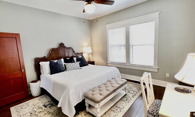 Murfreesboro House | Beautifully restored 4 bedroom 1924 Craftsman Style Southern home w/Gas Range
